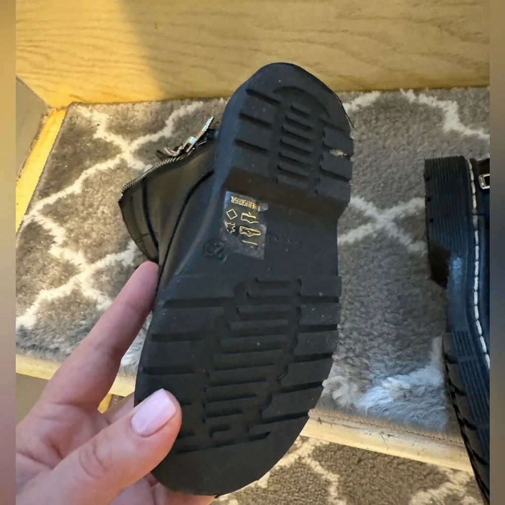 Pre owned Givenchy toddler girls size 25 (European ) - Picture 5 of 8